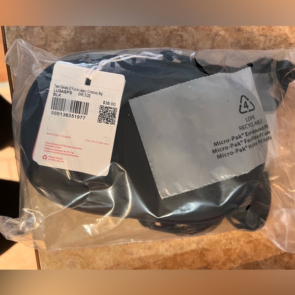 Lululemon Team Canada Future Legacy Crossbody Bag - Picture 6 of 11
